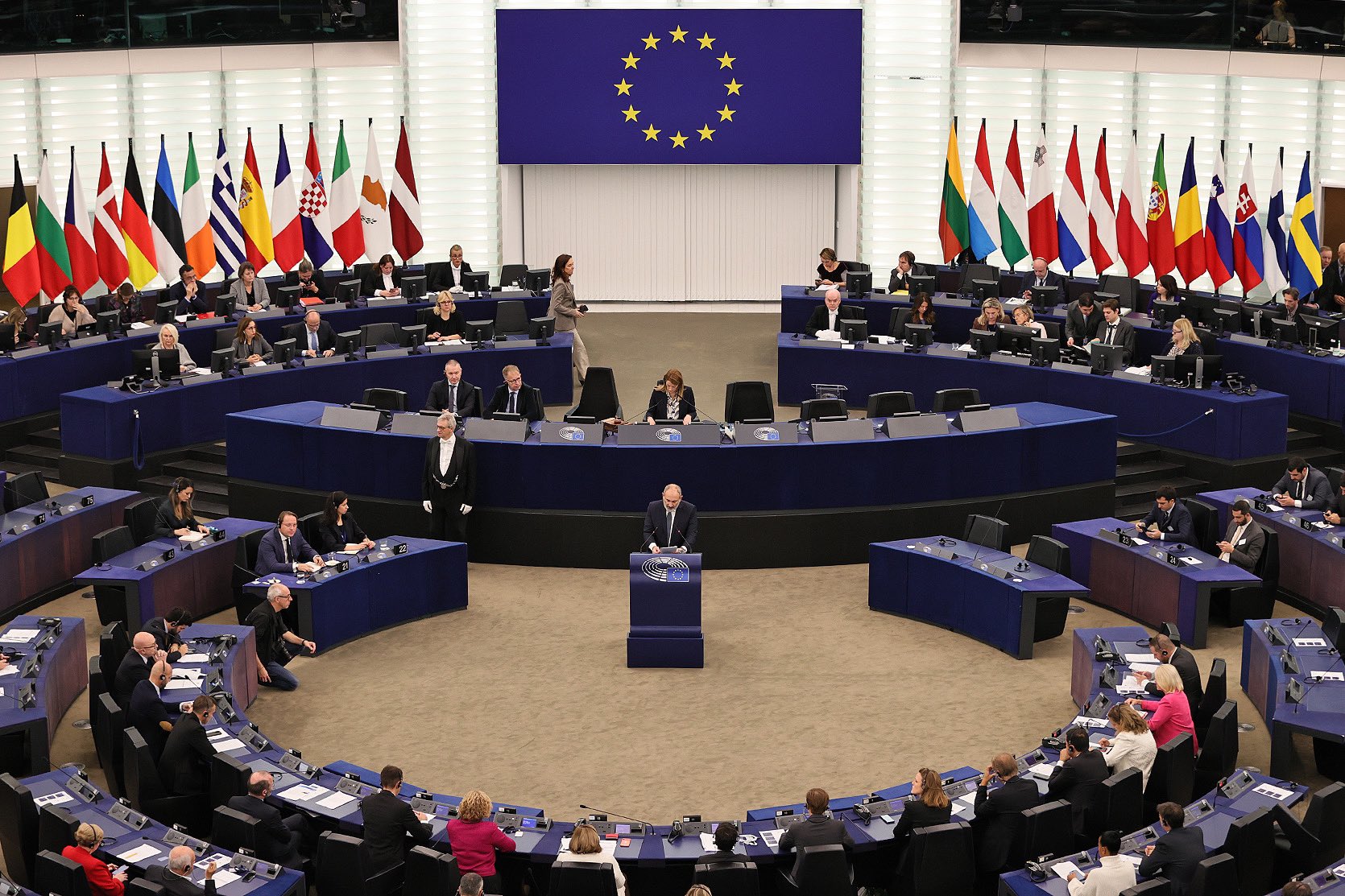 Paşinyan Avrupa Parlamentosu'nda konuştu